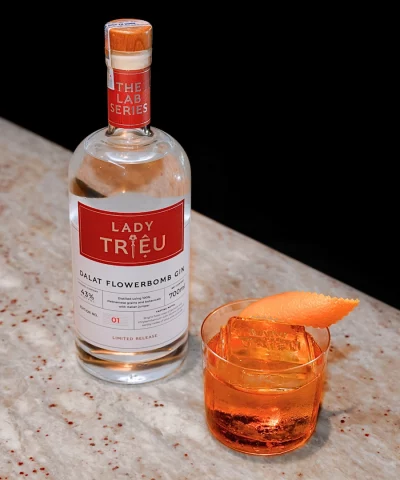 8.Lady-Trieu-Dalat-Gin-Negroni-Cocktail